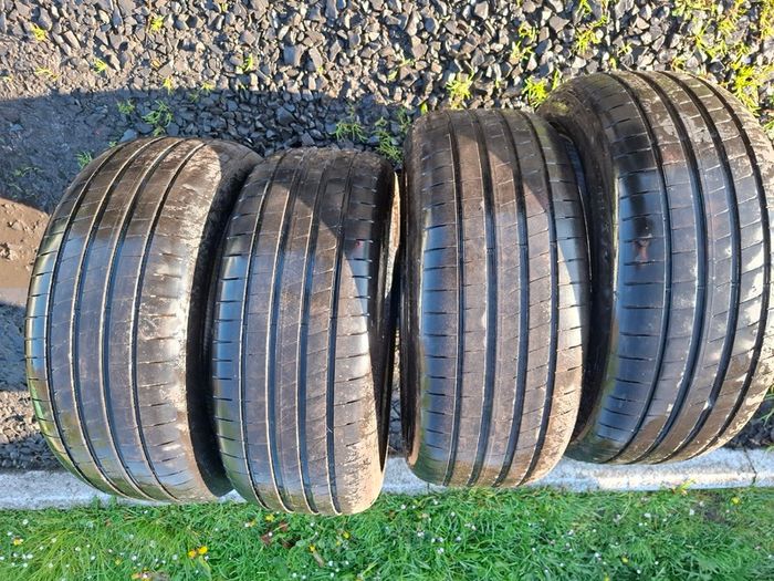 4x 245/45/19 Goodyear