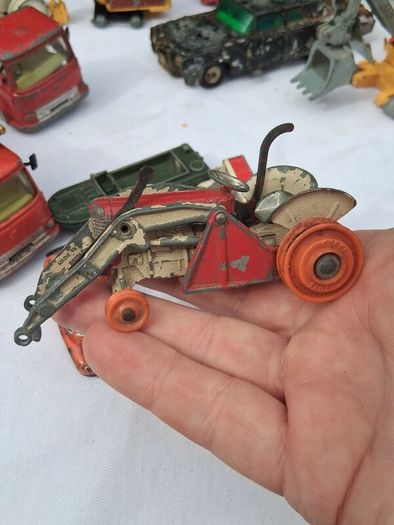 Vintage Diecast Toy Collection (Dinky,Lesney,Mecanno,Corgi) 22 Pieces