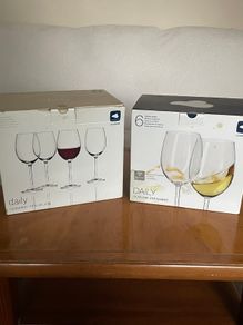 Set of 6 Wine glasses Red/White