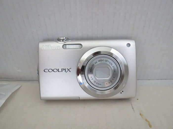 Camera Nikon Coolpix S3000