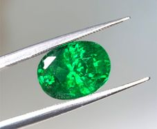 Ultra Rare 3.45ct Intense Green Tsavorite Garnet. Certified Gold standard by IGI. Retail value when set between 12,000 to 15,000 euros.