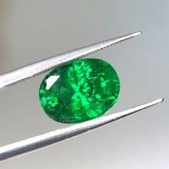 Ultra Rare 3.45ct Intense Green Tsavorite Garnet. Certified Gold standard by IGI. Retail value when set between 12,000 to 15,000 euros.