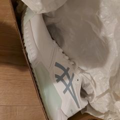 Asics Woman tenis trainers Size 5 UK 38 Eur brand new boxed