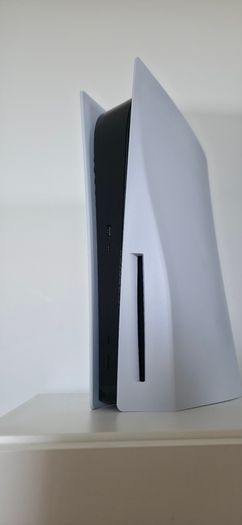 PS5 Disc edition + 6 games + controller