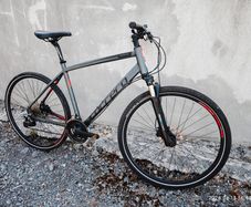 Carrera  Mens Hybrid Bike 28 bicycle