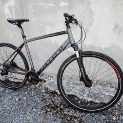 Carrera  Mens Hybrid Bike 28 bicycle