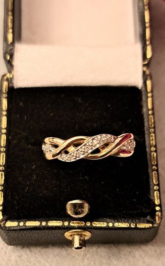 9ct diamond gold ring size O