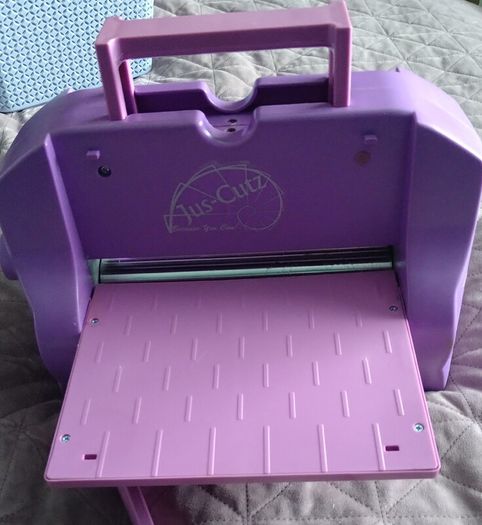 A4 Jus-Cutz Die Cutting & Embossing Machine