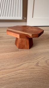 Cake stand