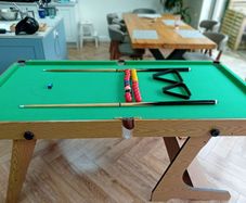 pool table/snooker table