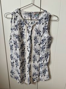 He loves me, he loves me not women ladies sleeveless shirt, tank top, mint condition, like new