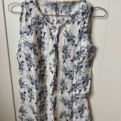He loves me, he loves me not women ladies sleeveless shirt, tank top, mint condition, like new