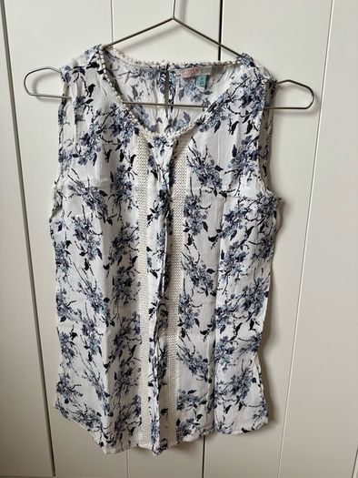 He loves me, he loves me not women ladies sleeveless shirt, tank top, mint condition, like new