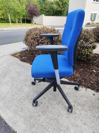 2 office chairs