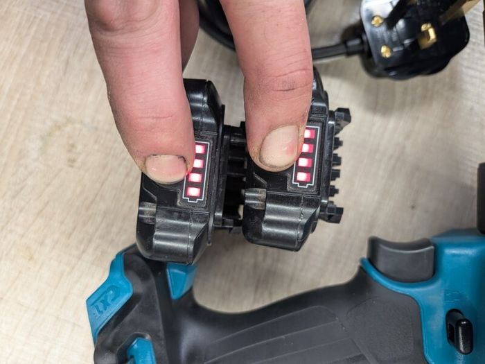 Makita 12v cxt caulk gun