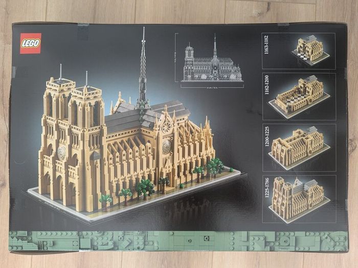 Lego Notre Dame de Paris 21061