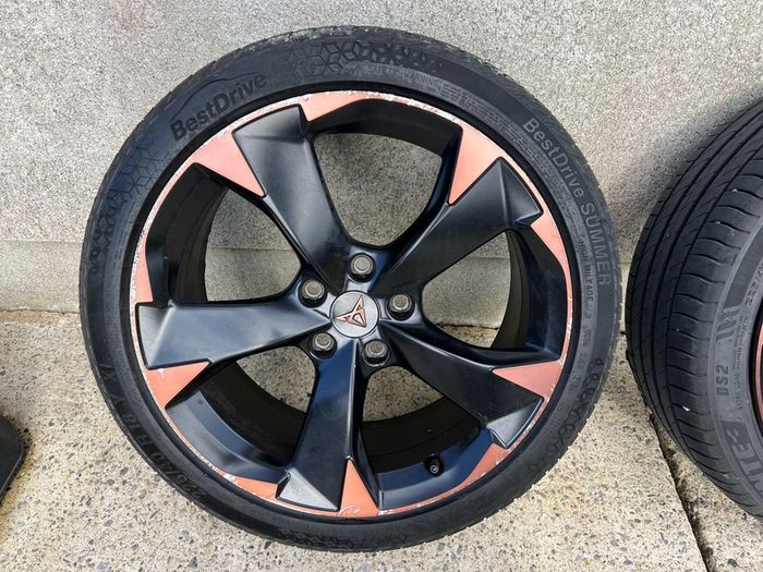 Cupra Leon Genuine 18" Alloys