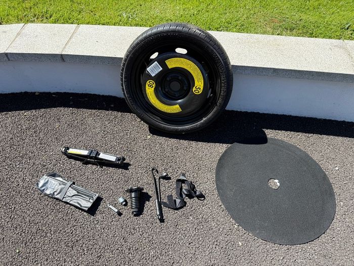 Audi spare wheel, kit, lock nut, cover