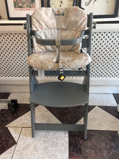 Safety First Wooden highchair