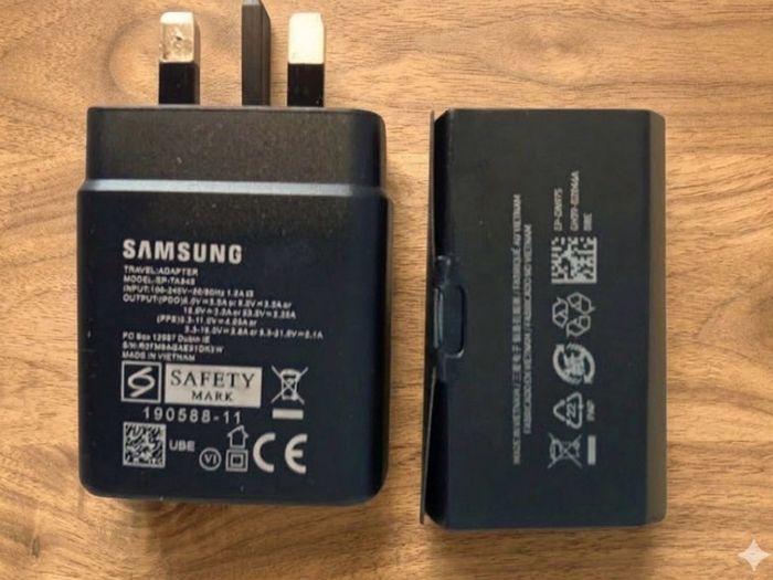 Selling New Samsung fast charger 45W. plug and C type cable