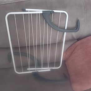 Radiator clothes dryer