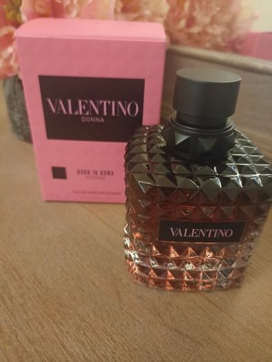 VALENTINO Donna Born in Roma Intense