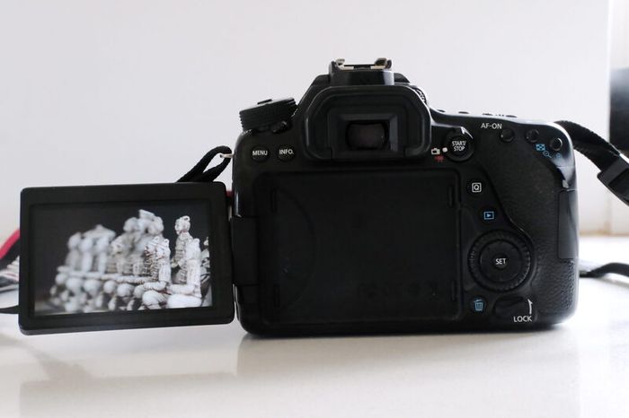 Canon EOS 80D + Sigma 18-250mm + 2 Batteries + 32GB Starter Kit