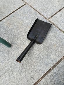 Hand shovel.
