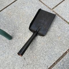 Hand shovel.