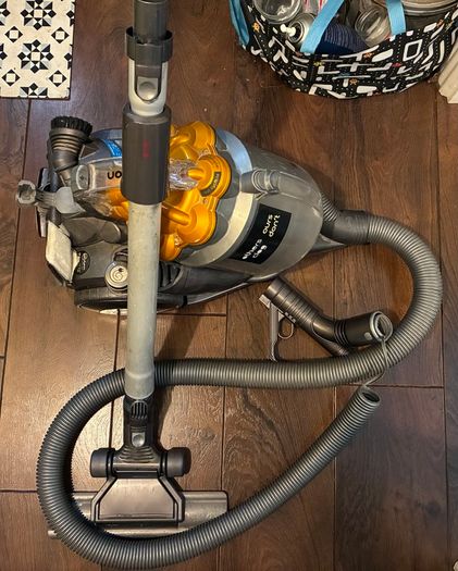 Free - Dyson DC19 vacuum cleaner