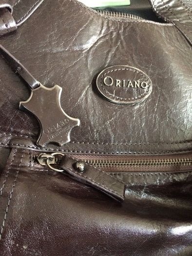 Leather Oriano ladies bag with shoulder strap.