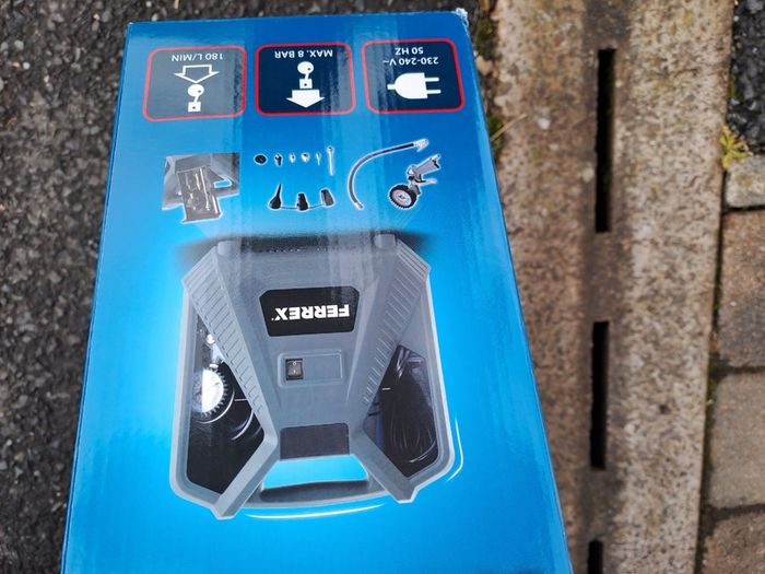 Portable 8 bar compact compressor with tyre pressure gauge and heavy duty 3 meter hydraulic hose suitable for many Diy task's