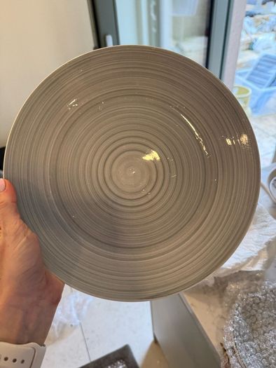 Crockery: plates, bowls etc.