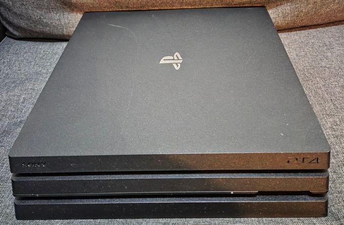 PS4 Pro 1TB with firmware 9.00 Jailbroken