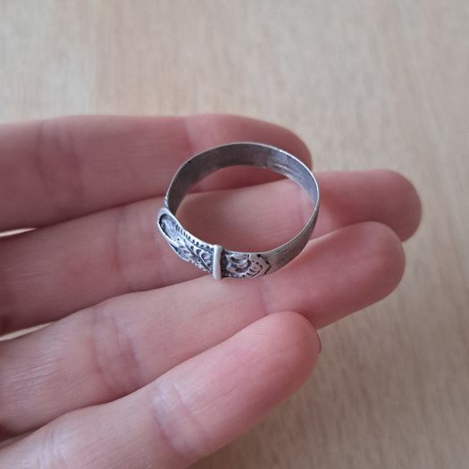 Silver buckle band ring size Y