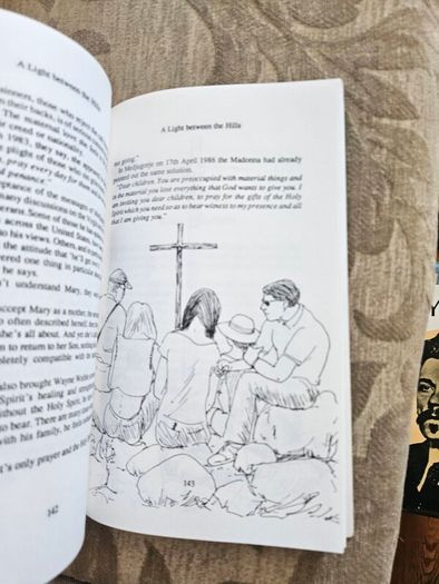 A Light Between The Hills. By Heather Parsons. Illustrated By Don Conroy.a First Edition Paperback In Good Condition   See Photos For Same.