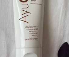 Ayu Glo vegan gradual tan medium / dark