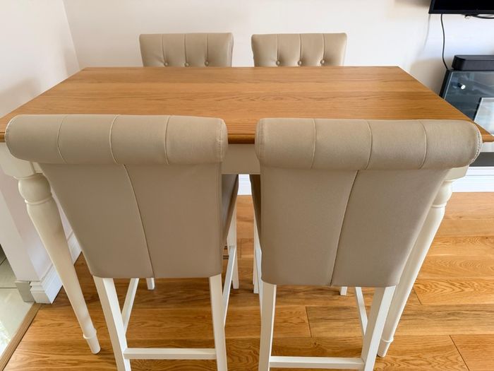 LIKE NEW Bar / Breakfast Table and Chairs