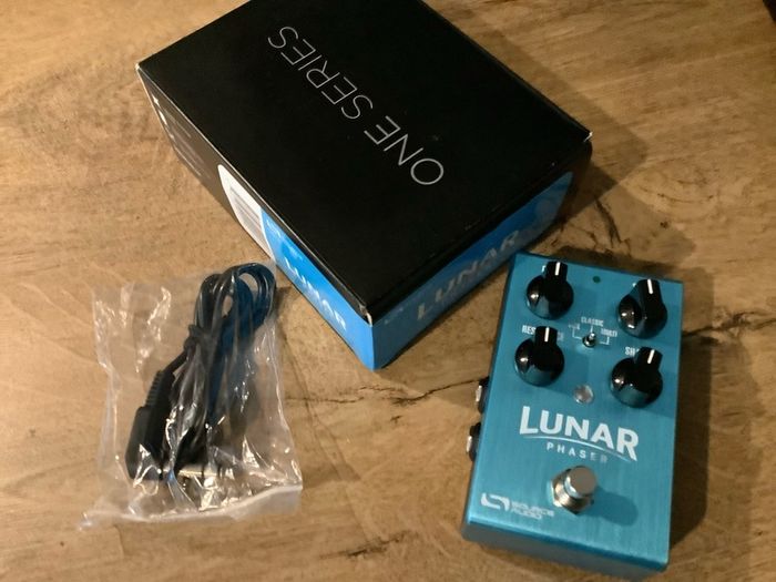 Source Audio Lunar Phaser Pedal box