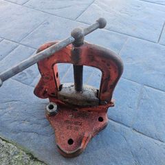 No. 25 ridgid bench pipe clamp