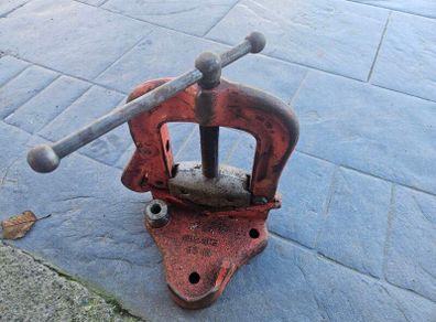 No. 25 ridgid bench pipe clamp