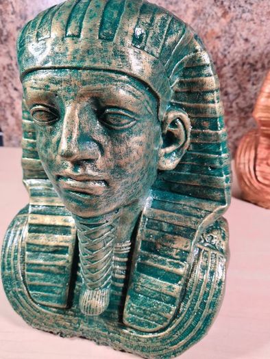 cast concrete Egyptian Pharoah Tutankhamun King Tut statue indoor outdoor ornament garden patio porch conservatory