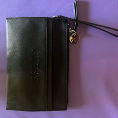 Guess purse with wrist handle