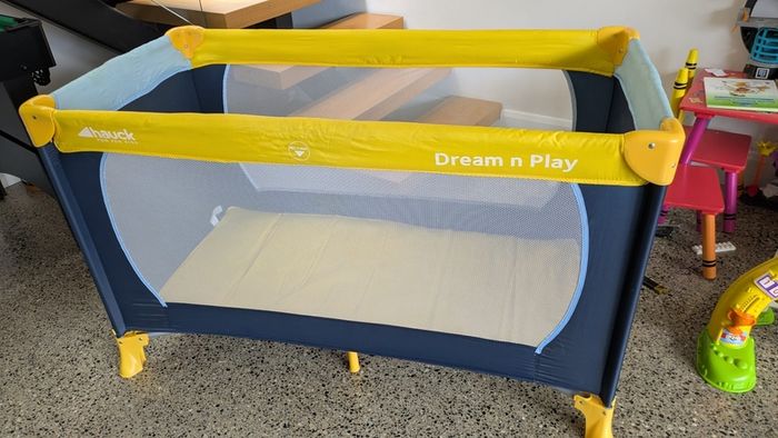 travel cot