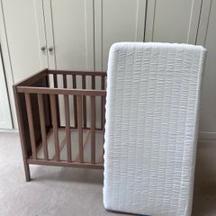 Baby Cot, Converts to Toddler Bed, Mattress Included (Excellent Condition)
