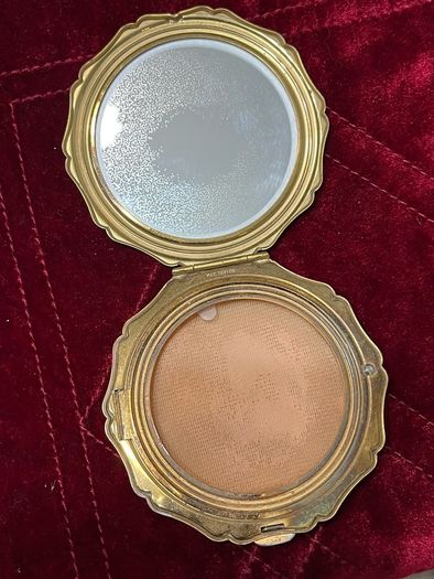 Stratton compact