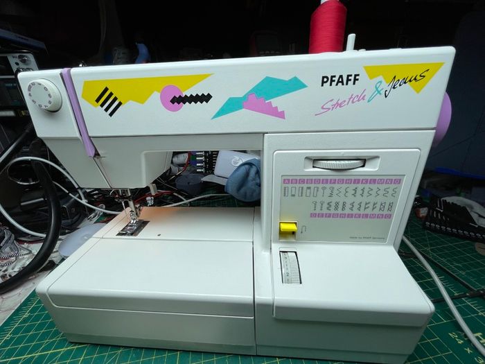 PFAFF Stretch & Jeans Sewing Machine - Just Serviced - Like new!