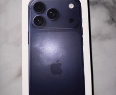 iPhone 17 Pro (256GB, Deep Blue)