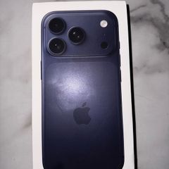 iPhone 17 Pro (256GB, Deep Blue)