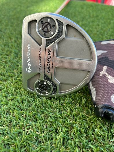 Full set of golf Taylormade clubs